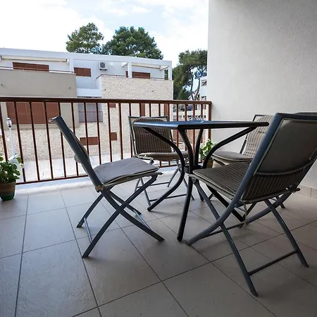 Renata 2br, Near * 佩特坎内