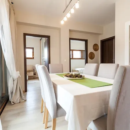 Renata 2br, Near