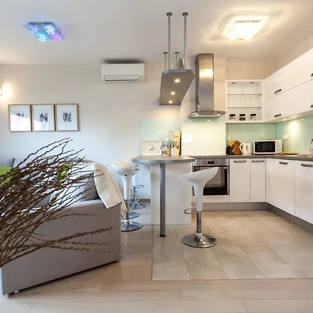 Renata Apartment 2Br, Near Beach * Петрчане