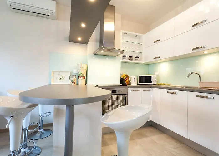 Renata 2br, Near Petrcane