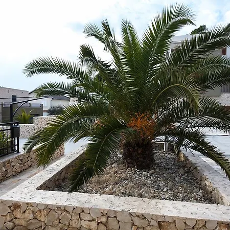 Renata 2br, Near Petrcane