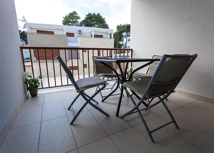 Renata 2br, Near * 돈제페트레케인