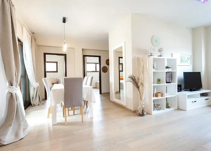 Renata 2br, Near 돈제페트레케인