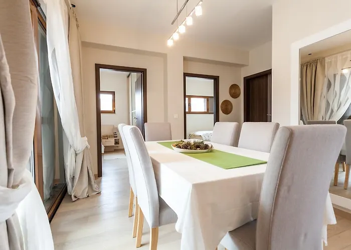 Renata 2br, Near